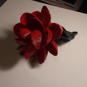 Seashell rose statue